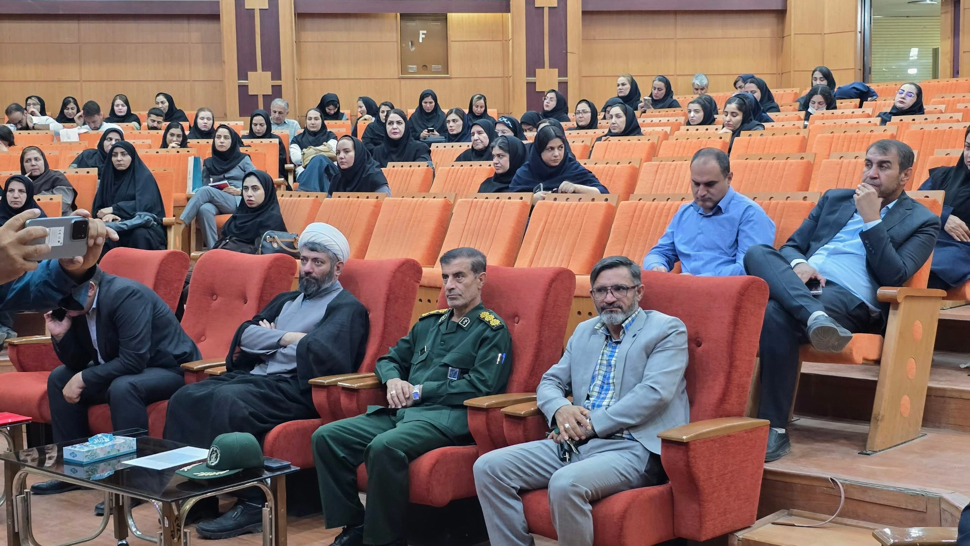 دکتر فرزاد وفایی: آموزش، اطلاع‌رسانی و همکاری بین‌بخشی از محورهای اقدامات معاونت درمان در حوزه کاهش سقط است